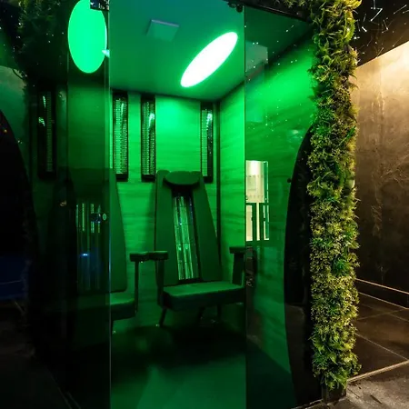 Ξενοδοχείο Voco Centre - The Garden By Ihg 4*